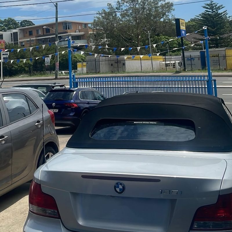 BMW 135i convertible, rear glass